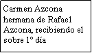 Cuadro de texto: Carmen Azcona hermana de Rafael Azcona, recibiendo el sobre 1 da